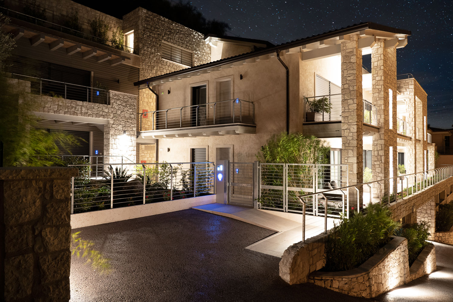 Monica Arpesani Sunset Nuovo Edificio Lago di Garda